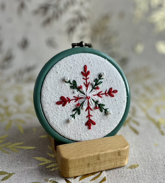 Tambour *flocon perlée rouge et vert