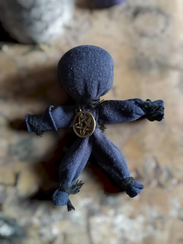 Suojelusnukke / Protection poppet