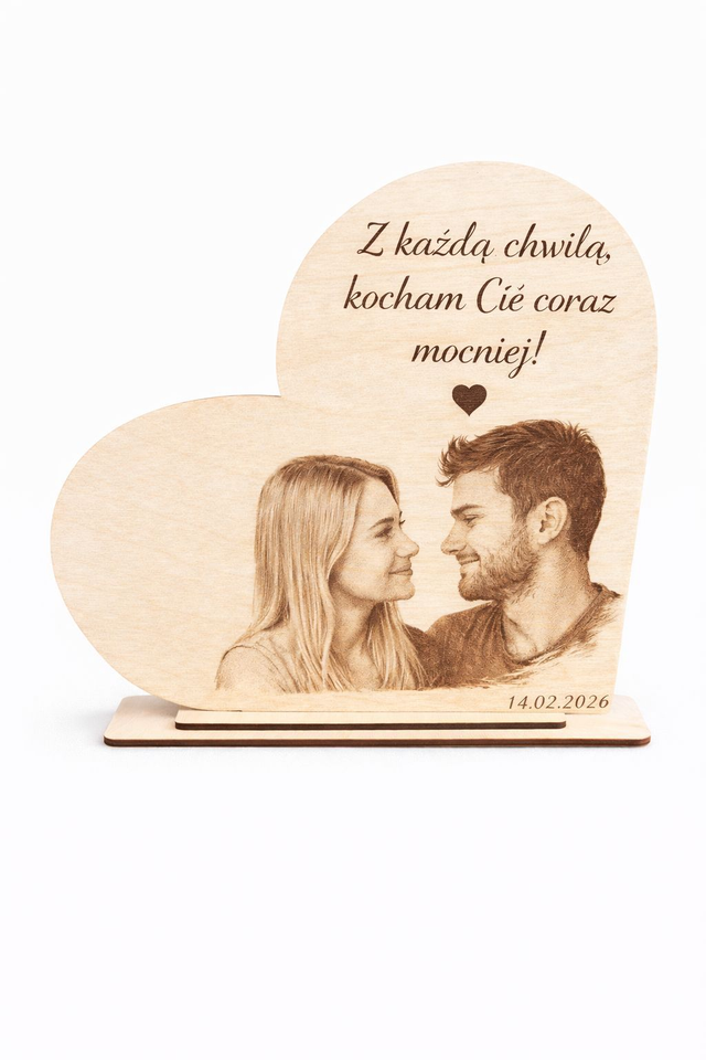 Personalizowana drewniana statuetka w kształcie serca ze zdjęciem
