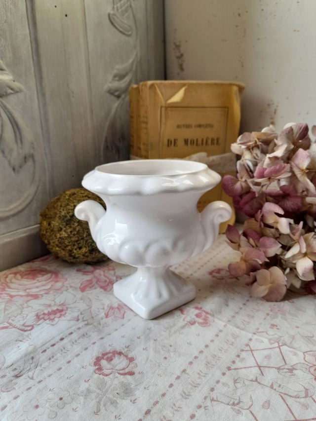 Vase Médicis en porcelaine blanche