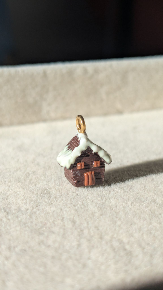 Charm chalet enneigé