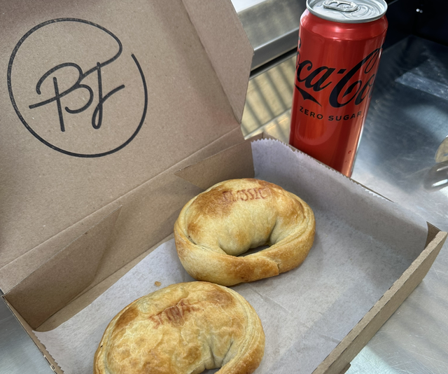 2 empanadas &amp; 1 drink