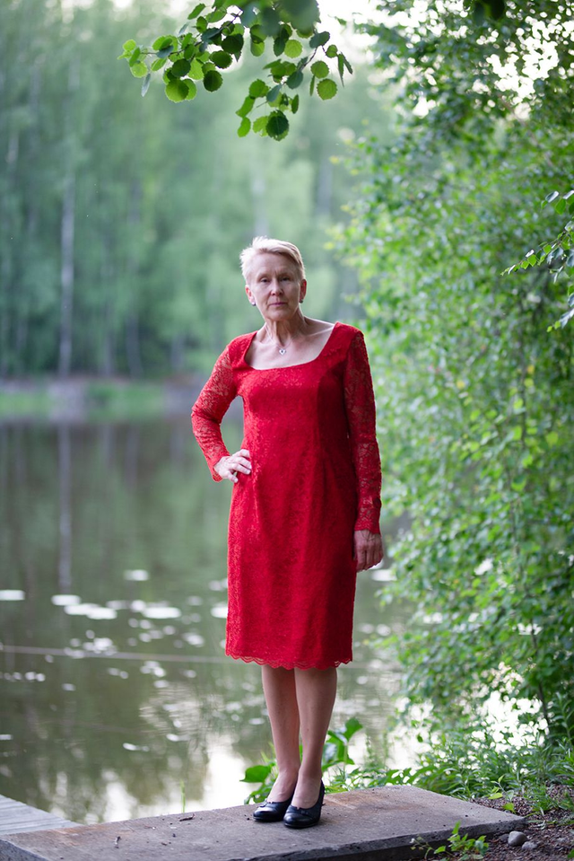 Michaela Louisa punainen pitsimekko pitkällä hihalla - koko 42