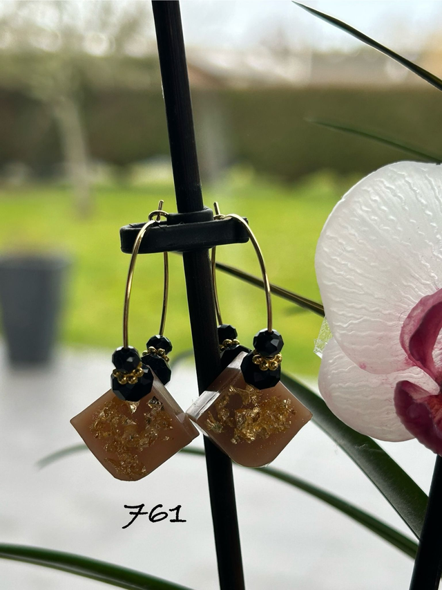 🌈Créoles dorées avec résine et perles noires - Réf. 761