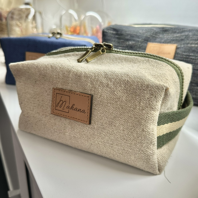 Trousse de toilette beige et kaki