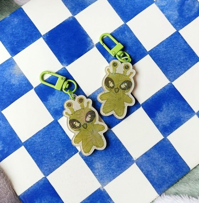 alien glurb - acrylic keychain 