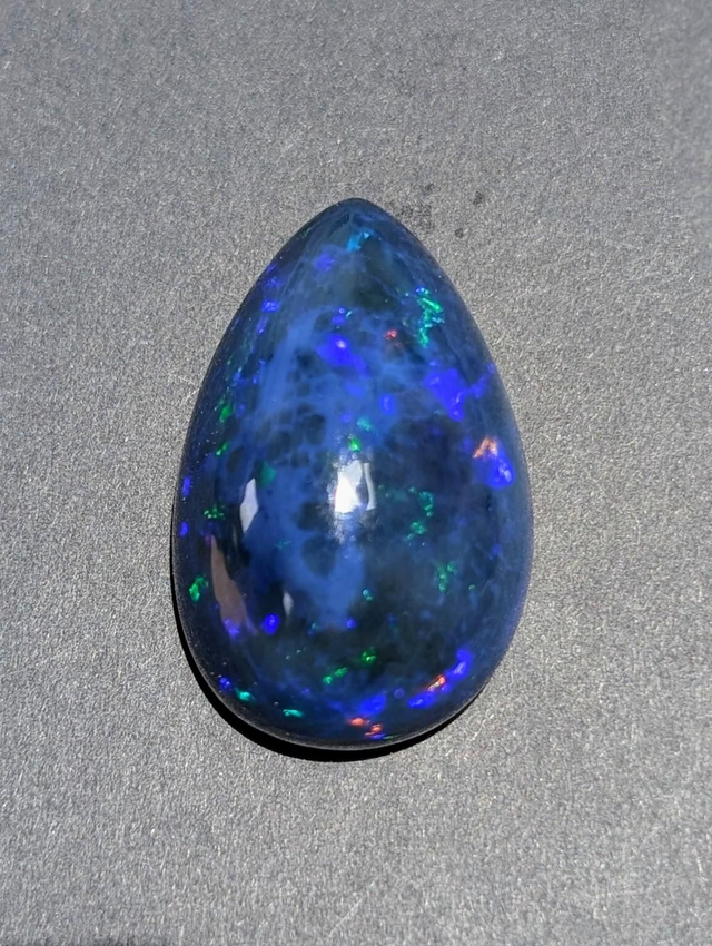 55,85 carats opale Éthiopienne 