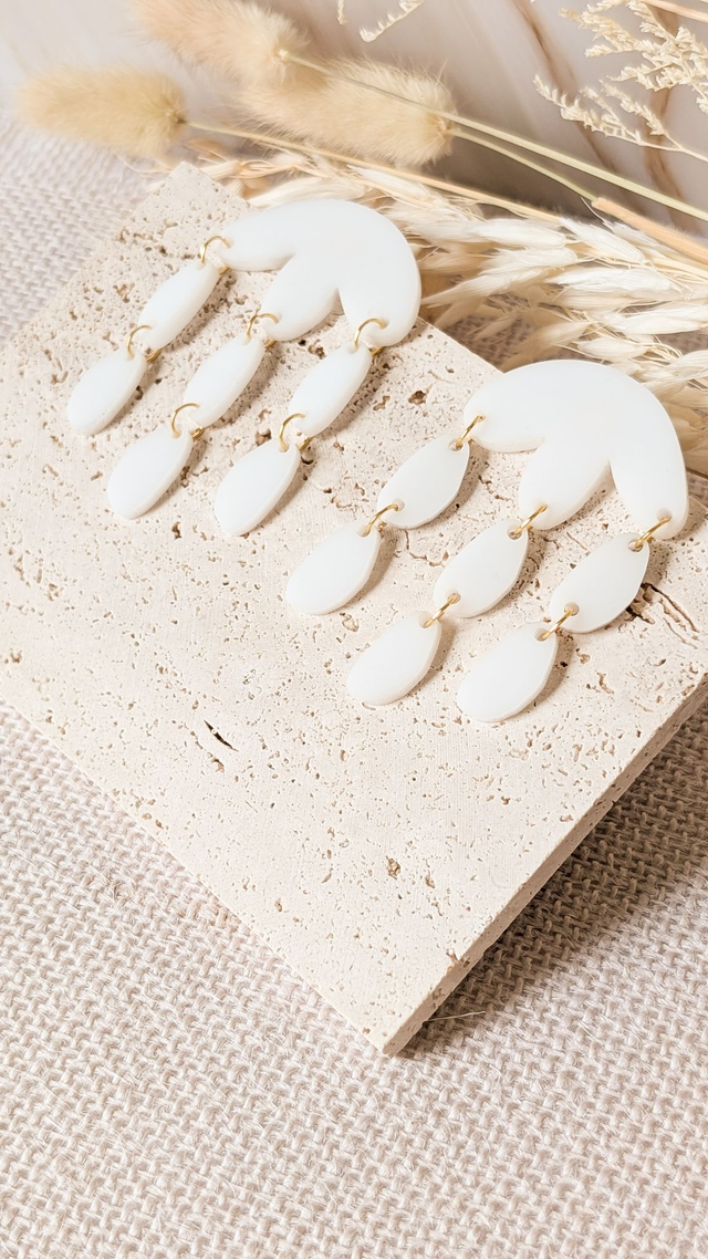 Boucles d'oreilles blanches en plexi
