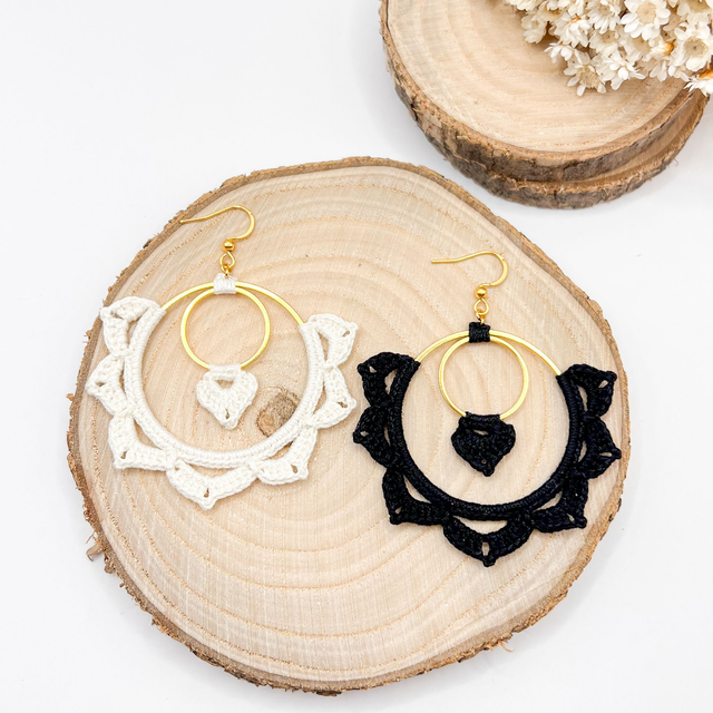 Grandes créoles arabesques ~ Noires / Blanches