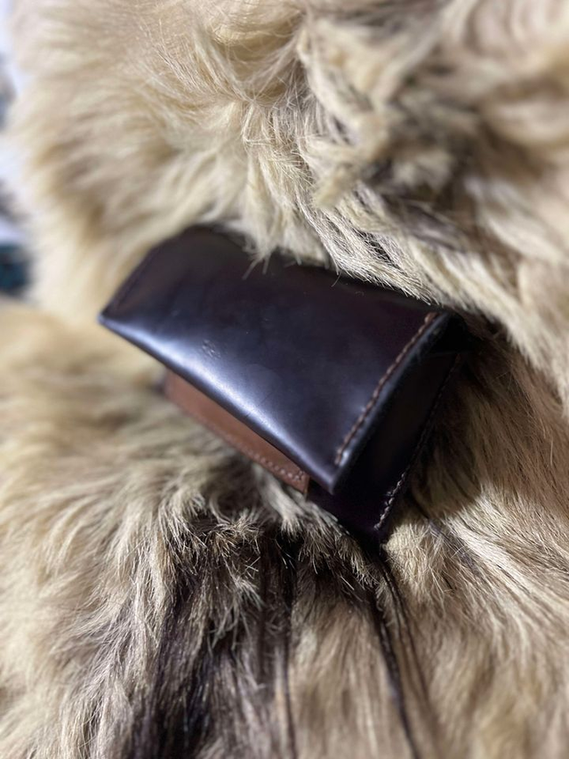 Blague à tabac noir violacé