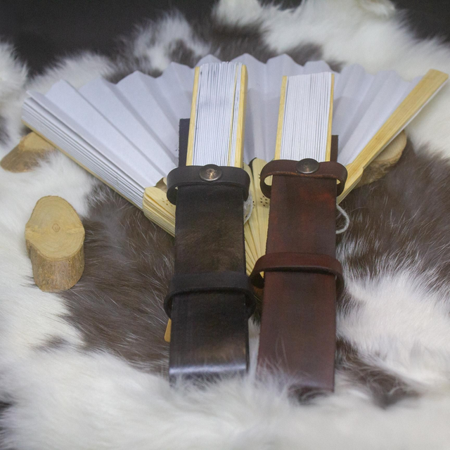 9008. Waaierhouder met riemlus