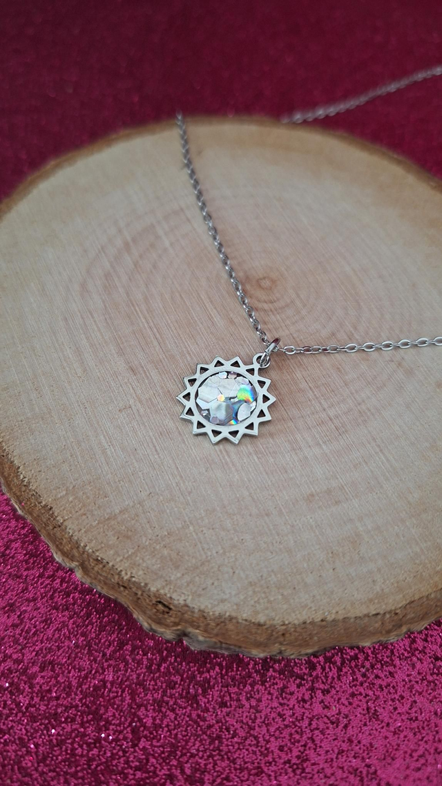Collier argenté soleil paillettes argentées Holographiques
