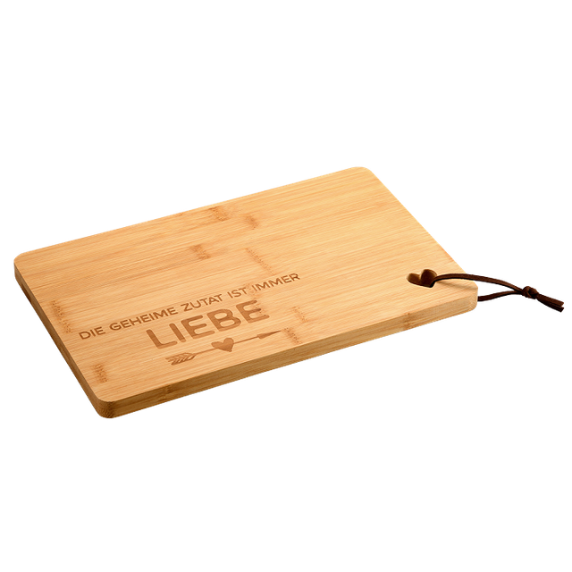 Schneidebrett mit Herz zum Servieren und Dekorieren