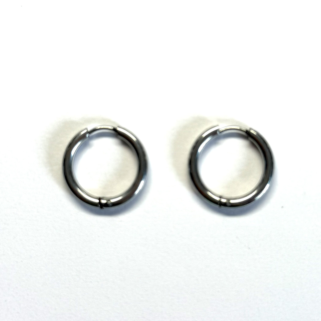 Créoles argentées ou dorées de 1,50 cm de diamètre 