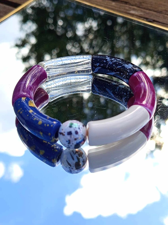 Bracelet perles tubes incurvées acrylique Uma Saandhya