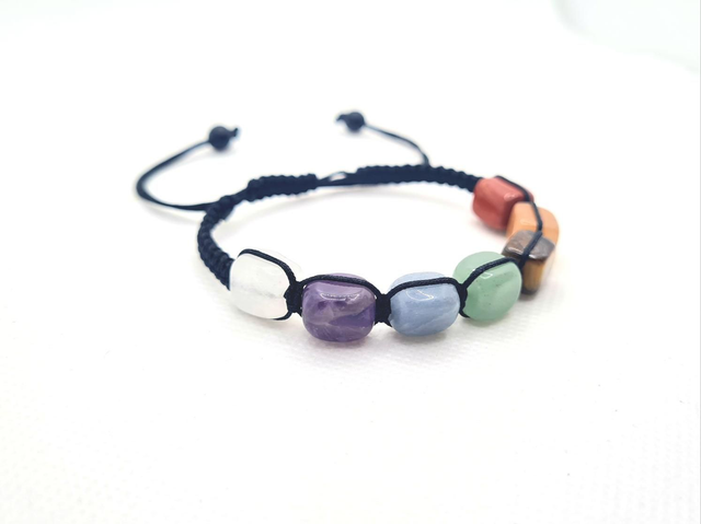 Bracelet réglable "7 chakras "type shamballa", cordon en nylon satiné 