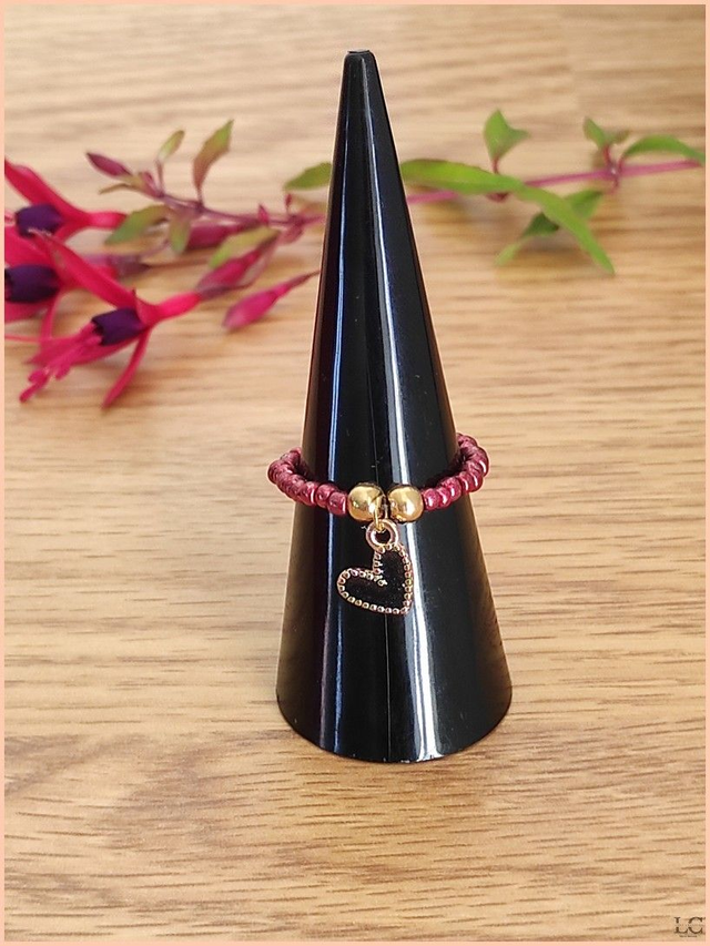 Bague élastique, perle de rocaille, avec breloque