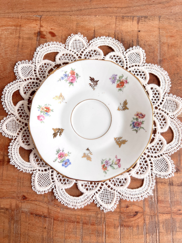 ✨ Sous tasse - en porcelaine "bouquets et feuilles d'or"