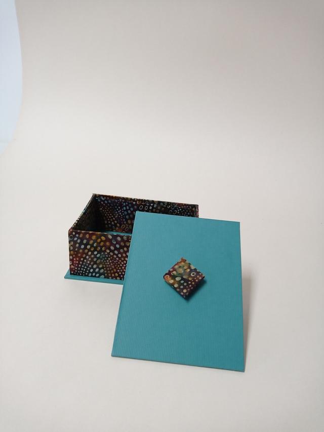 TUTO 2 - PETITE BOITE COUVERCLE POSE et son bouton carton gainé