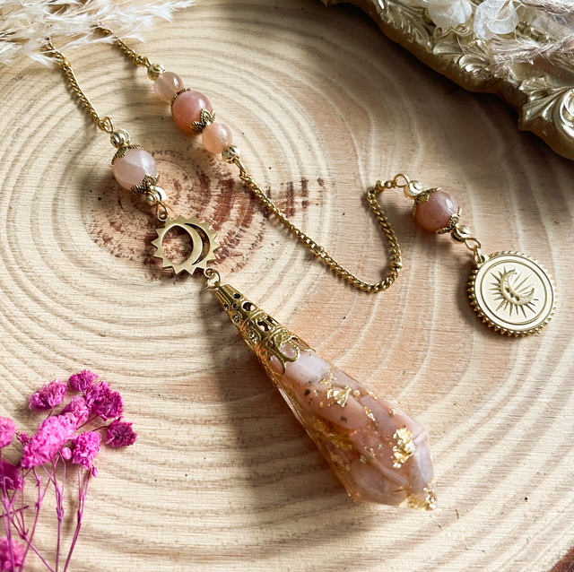 Pendule divinatoire en pierre de lune rose