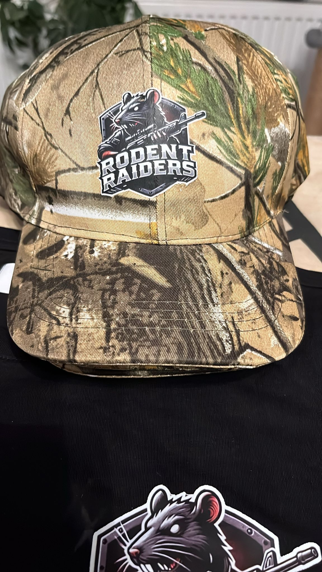 Camo baseball cap with logo