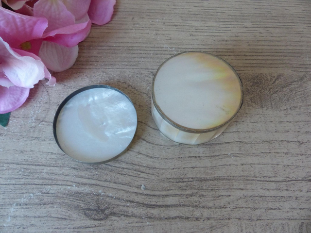 Boite à bijoux ronde en nacre métal couleur argent, pilulier coquillage, boite à bijoux vintage, boite à bagues alliances, tabatière, cadeau