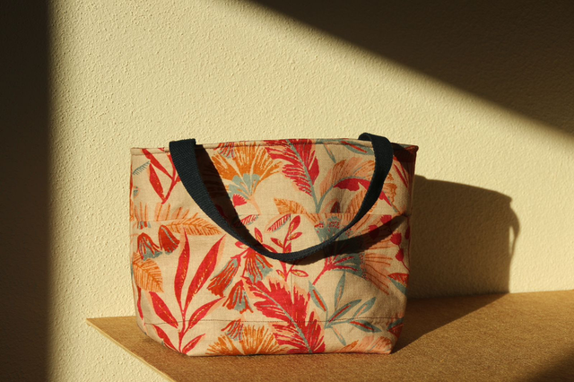 Tote Bag – Canvas with floral motif 
