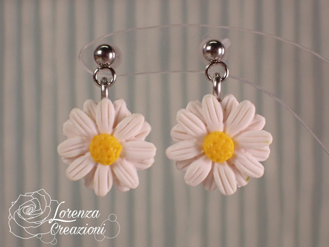 Orecchini pendenti margherite