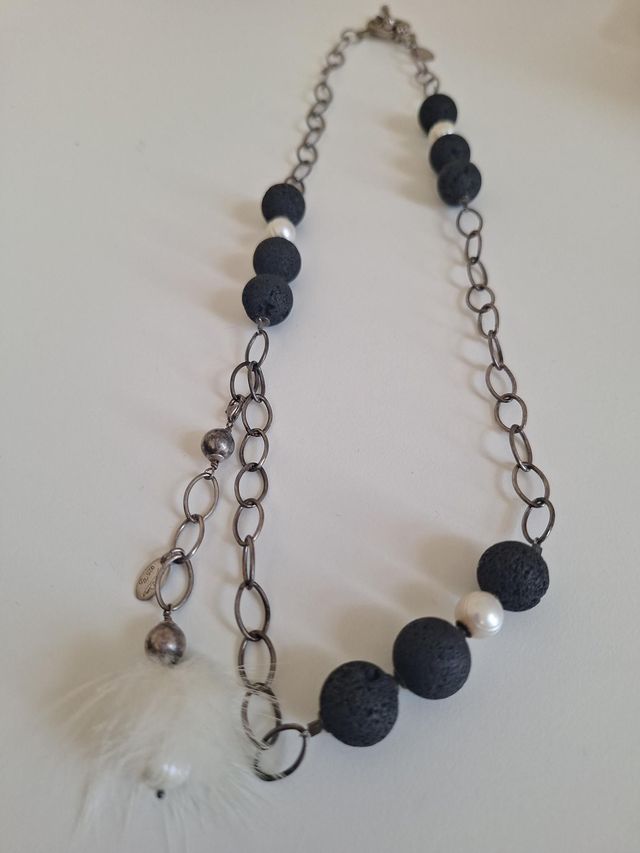 Viva Diva – Designer-Kette aus 925 Silber, Lava, Perlen & Pelz
