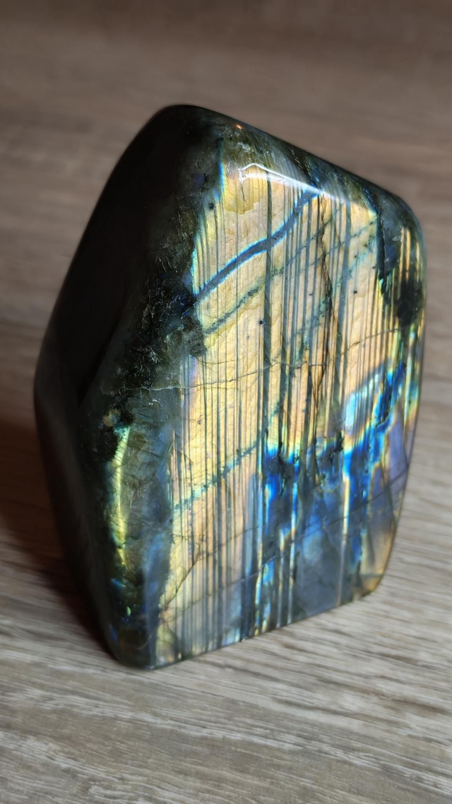 Labradorite polie 