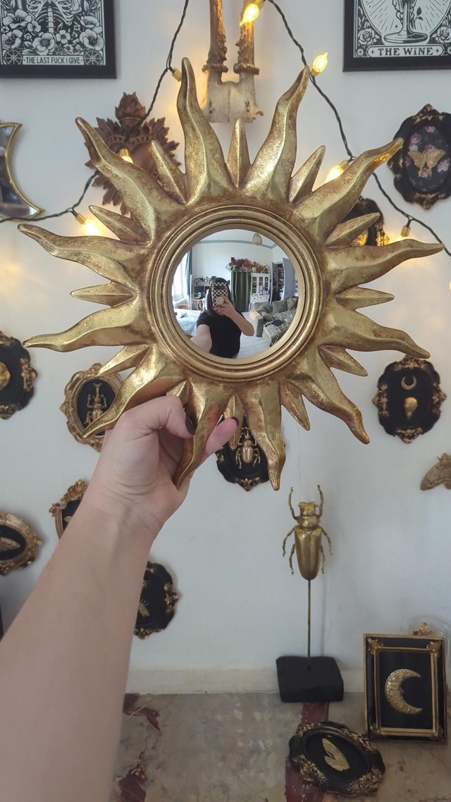 Miroir de sorcière soleil doré - style baroque et mystique