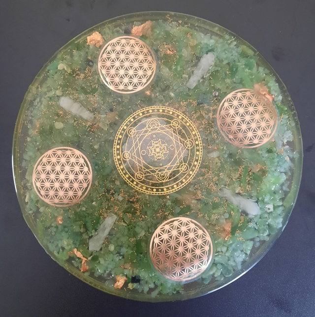 Plateau Recharge Orgonite 19,5 cm Aventurine verte / Jade néphrite