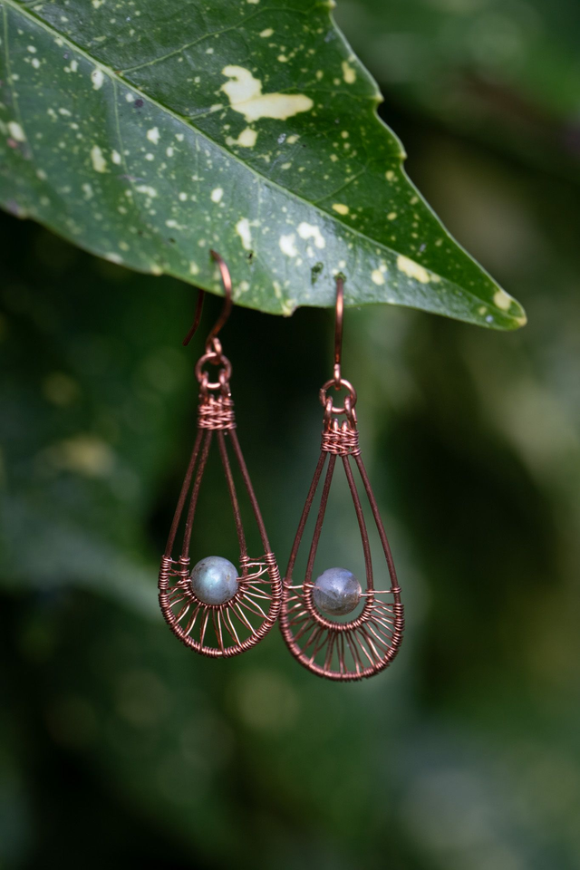 Boucles d'oreille tissées labradorite