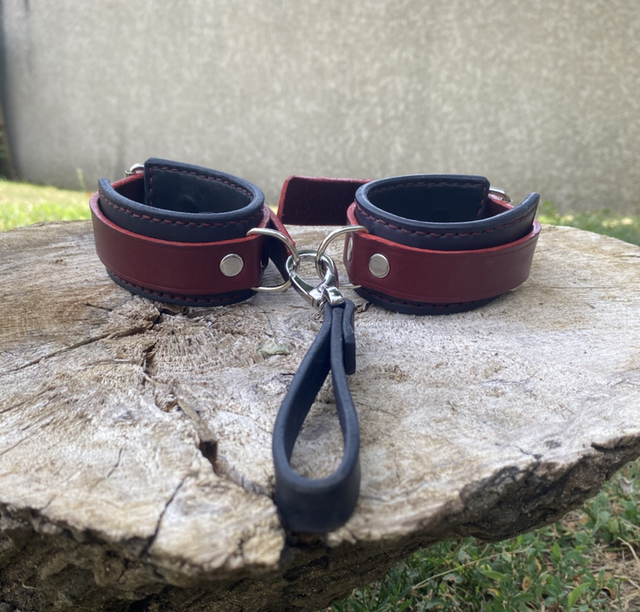 Menottes rouge et noir 