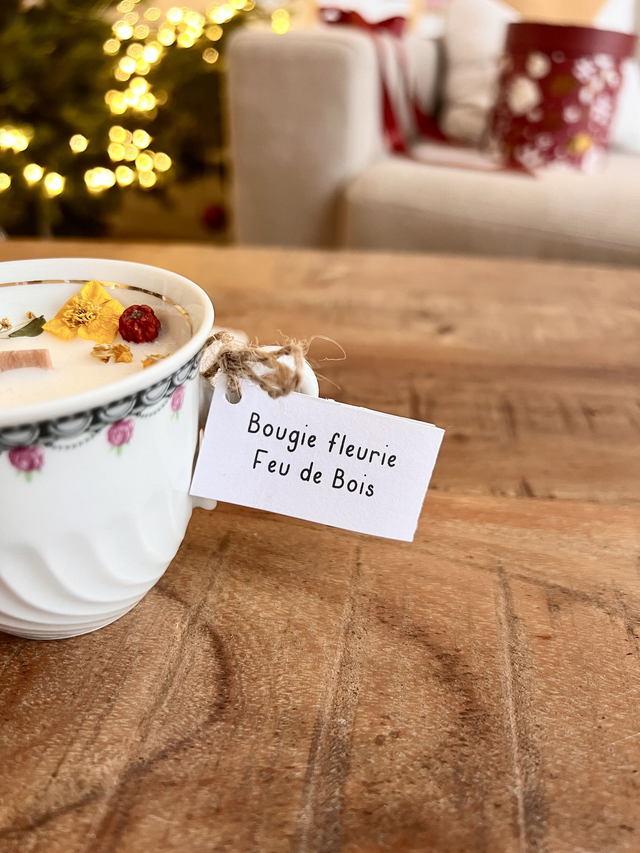 đ Bougie Feu de bois - tasse Ă cafĂ© "frise noire et petites roses"