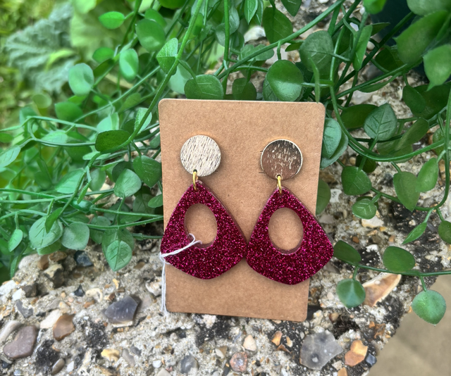 Boucles d’oreilles résine rose à paillettes 