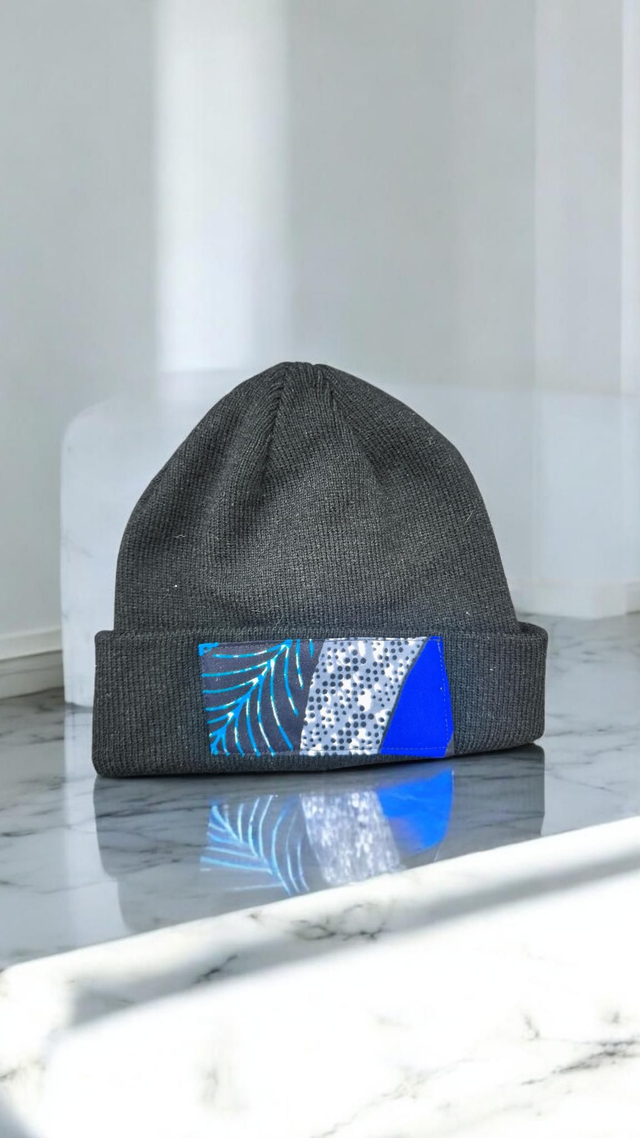 Bonnet blue