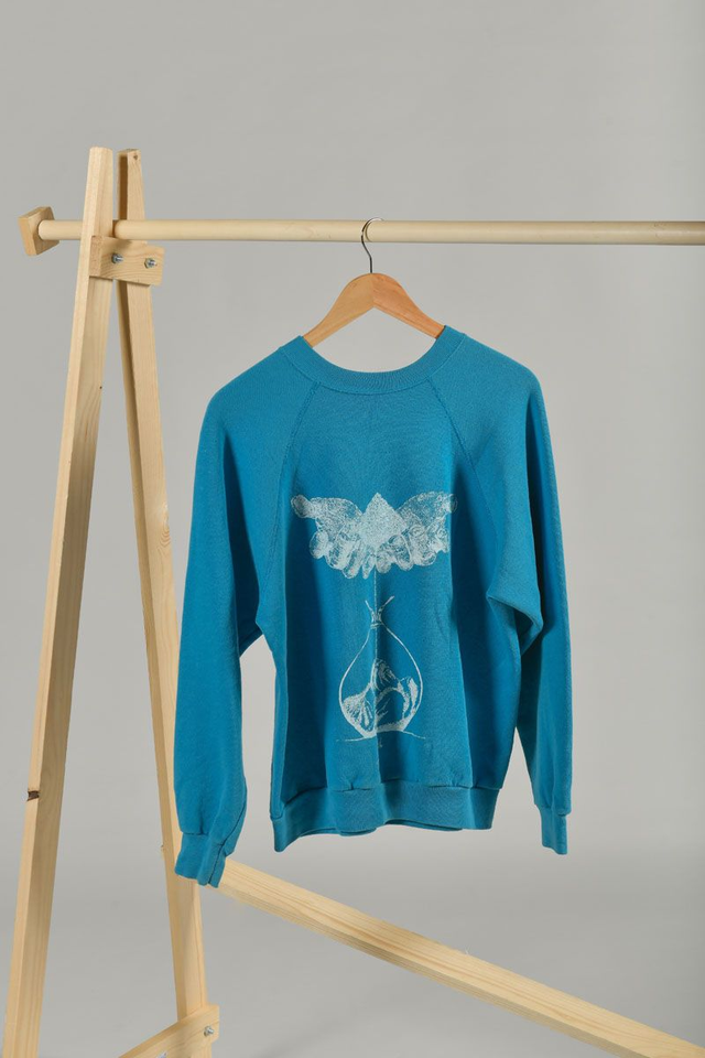 Sweat bleu Tultex seconde main sérigraphié – Œuvre main en sablier