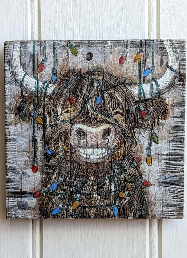 Highland cow, Christmas lights - Handcrafted reclaimed wood works