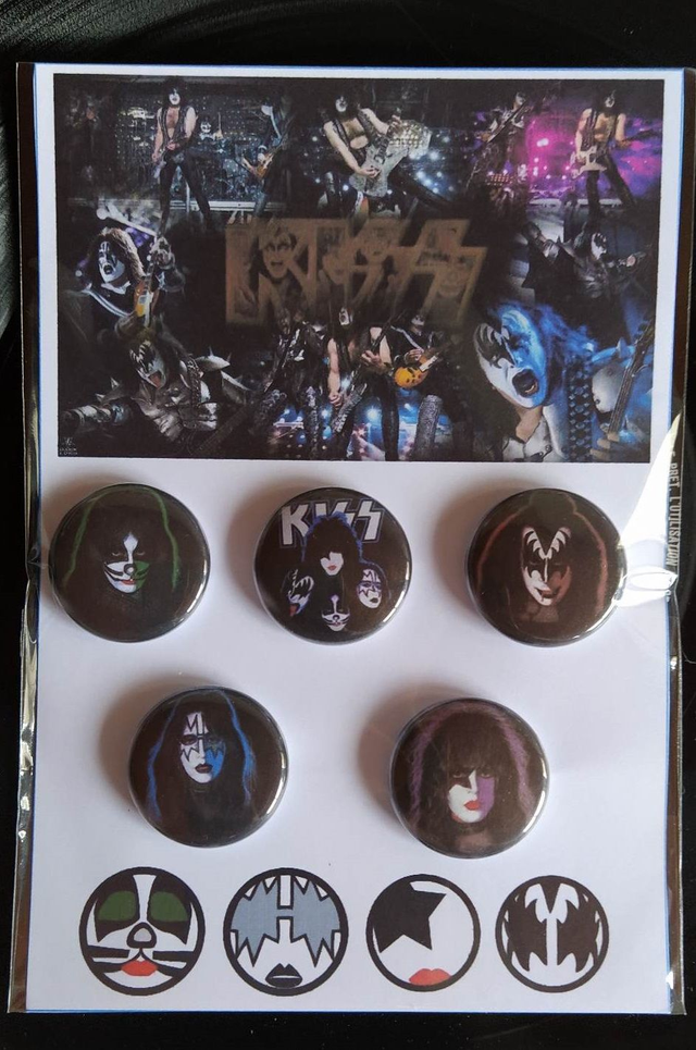 Kiss kit badges 