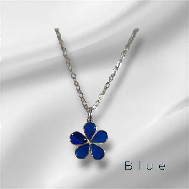 Flower necklace blue