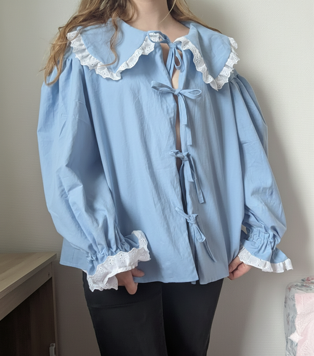 Blouse à grand col claudine