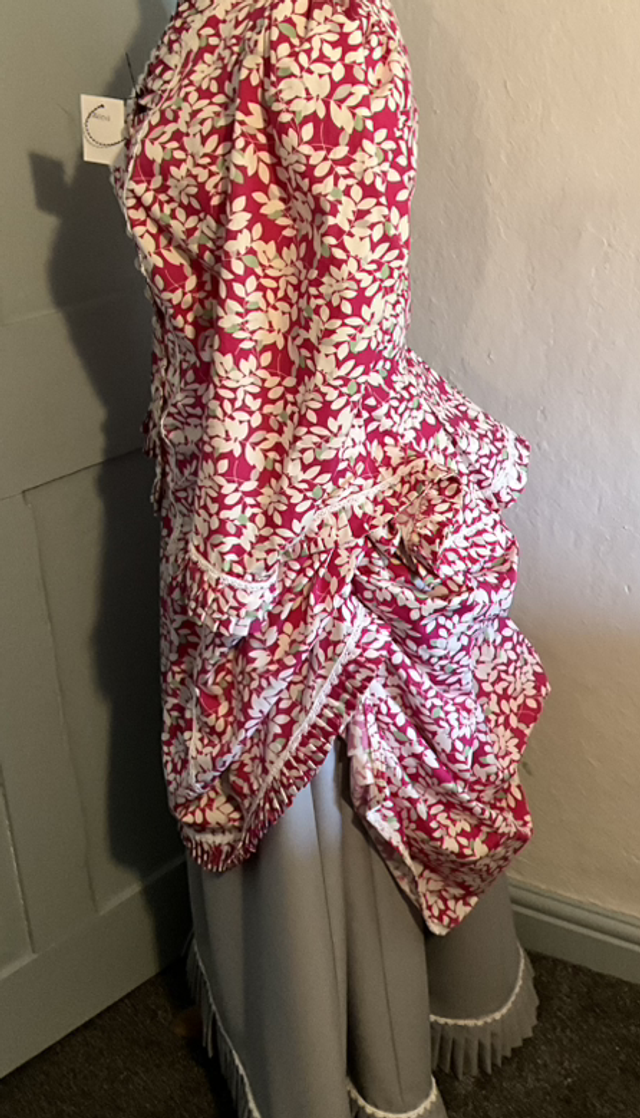 3 Piece Bustle Ensemble 011