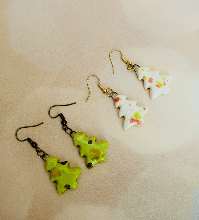 Boucles d’oreilles sapin en céramique 