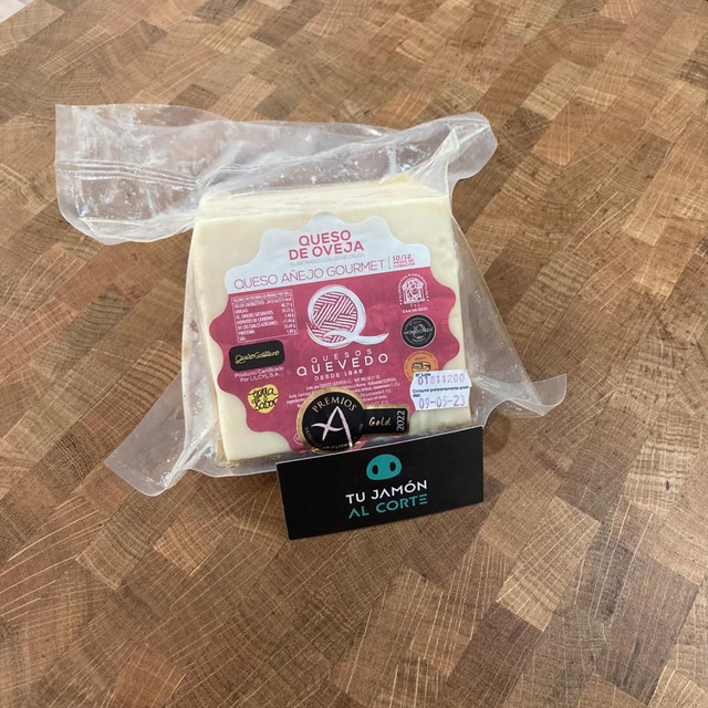 QUESO QUEVEDO GOURMET ( EN CUARTOS 0.800 KG.