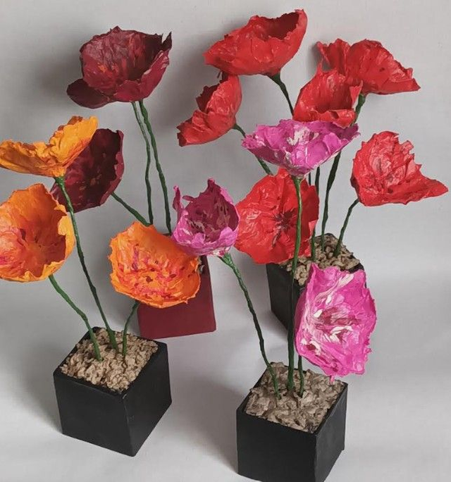 TRIO DE FLEURS ROSES, fait main, papier mâché, fleurs éternelle, à offrir ou pour sa décoration