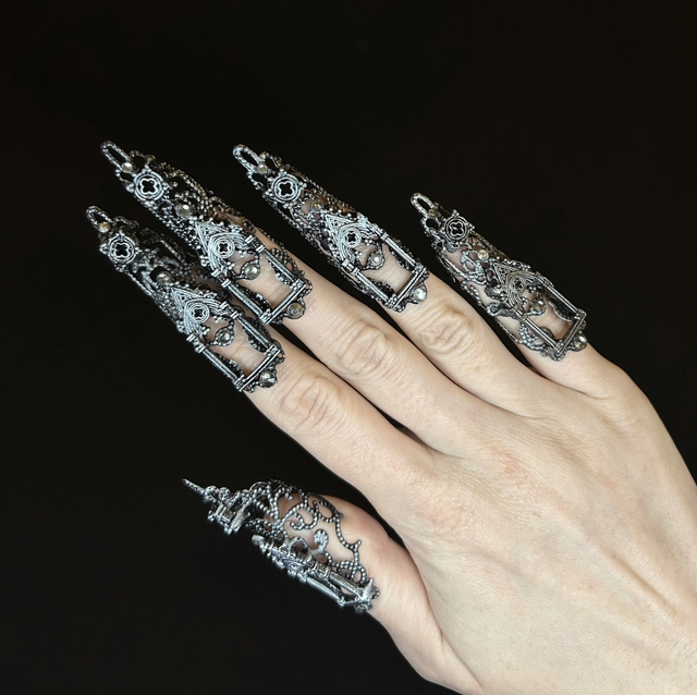 Cathedral nail claws 