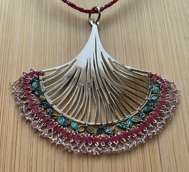 Pendentif éventail - rose