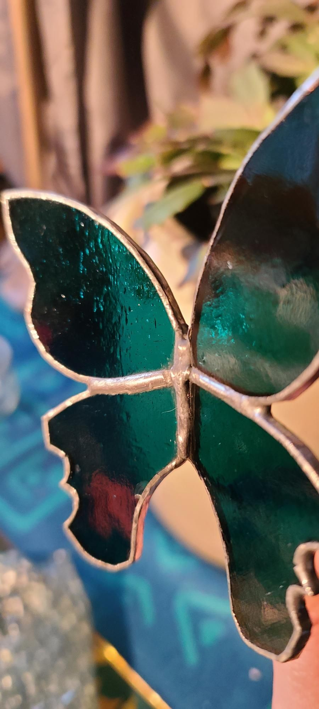 Papillon en Tiffany vert transparent.  