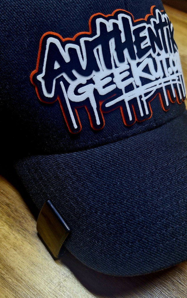 OUTIL DE FAÇONNAGE DE BORD DE CASQUETTE EN RIGIDE